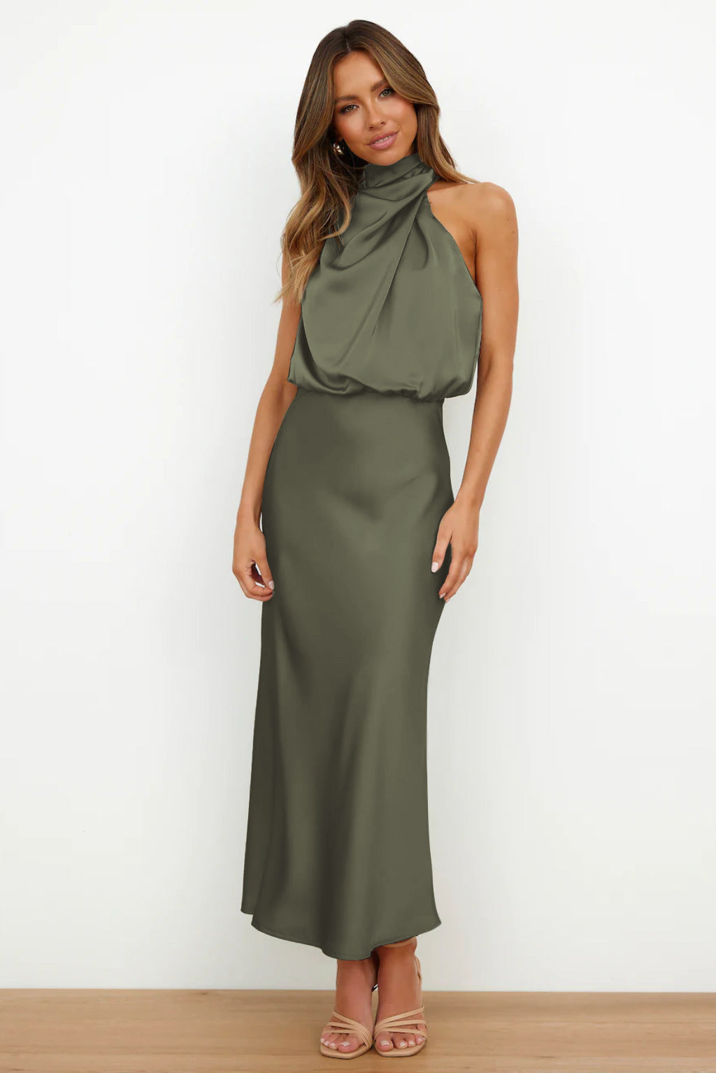Mariana™ | Chic Halter Neck Evening Gown