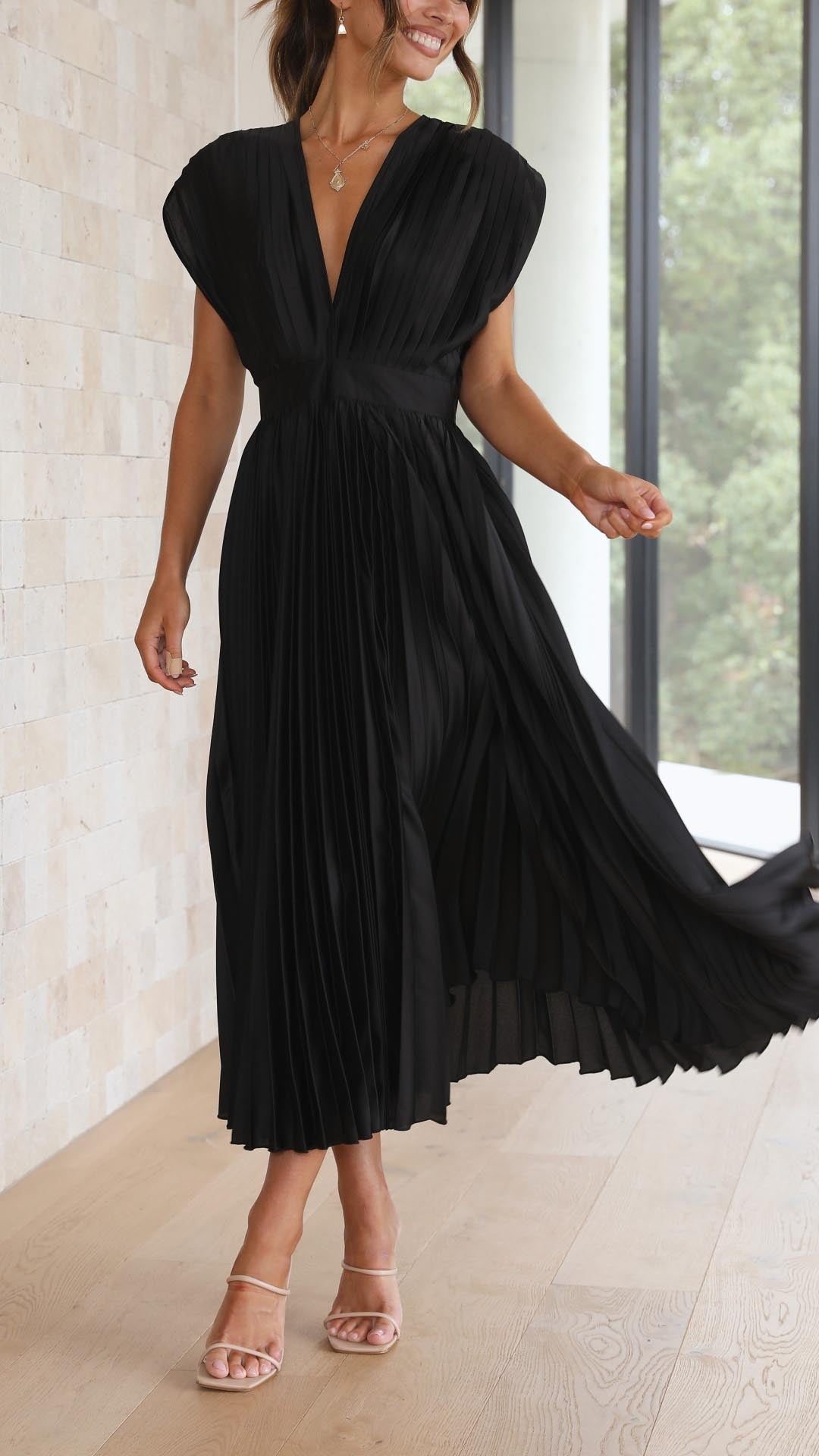 Maria™ | Chic Pleated Maxi Gown