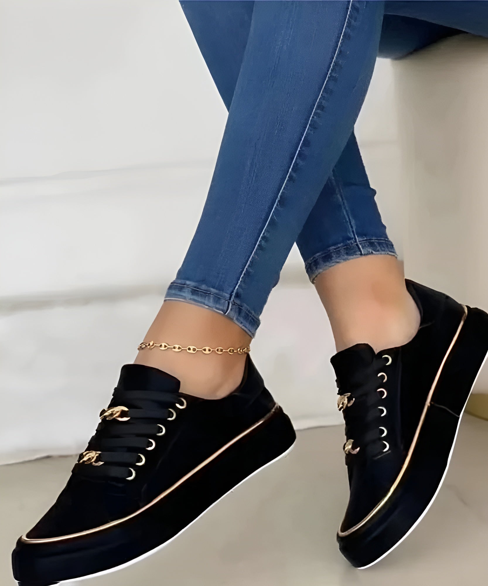 Luna | Women's Casual Platform Sneakers Featuring Gold Chain Accents