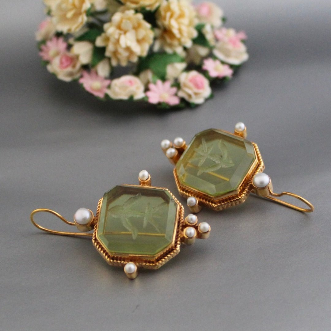 Vivara™ | Classic Green and Pearl Earrings