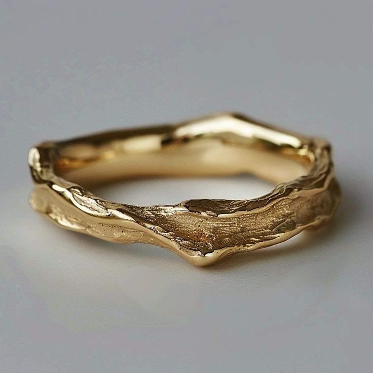 Forgia™ | Classic Hammered Gold Ring