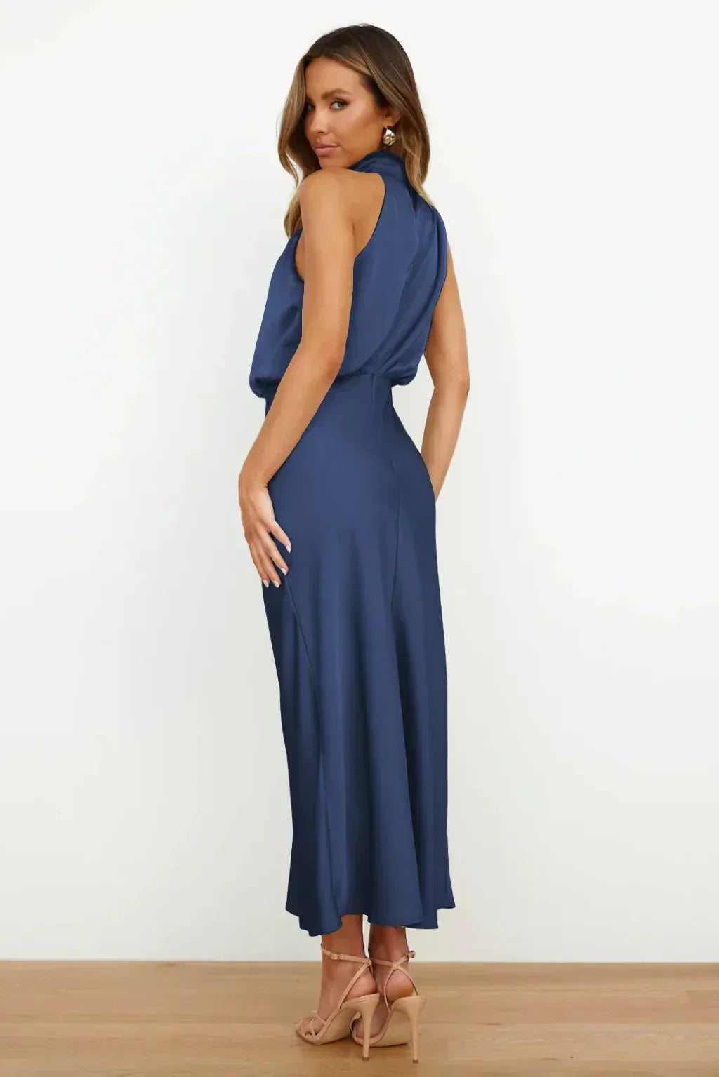 Mariana™ | Chic Halter Neck Evening Gown
