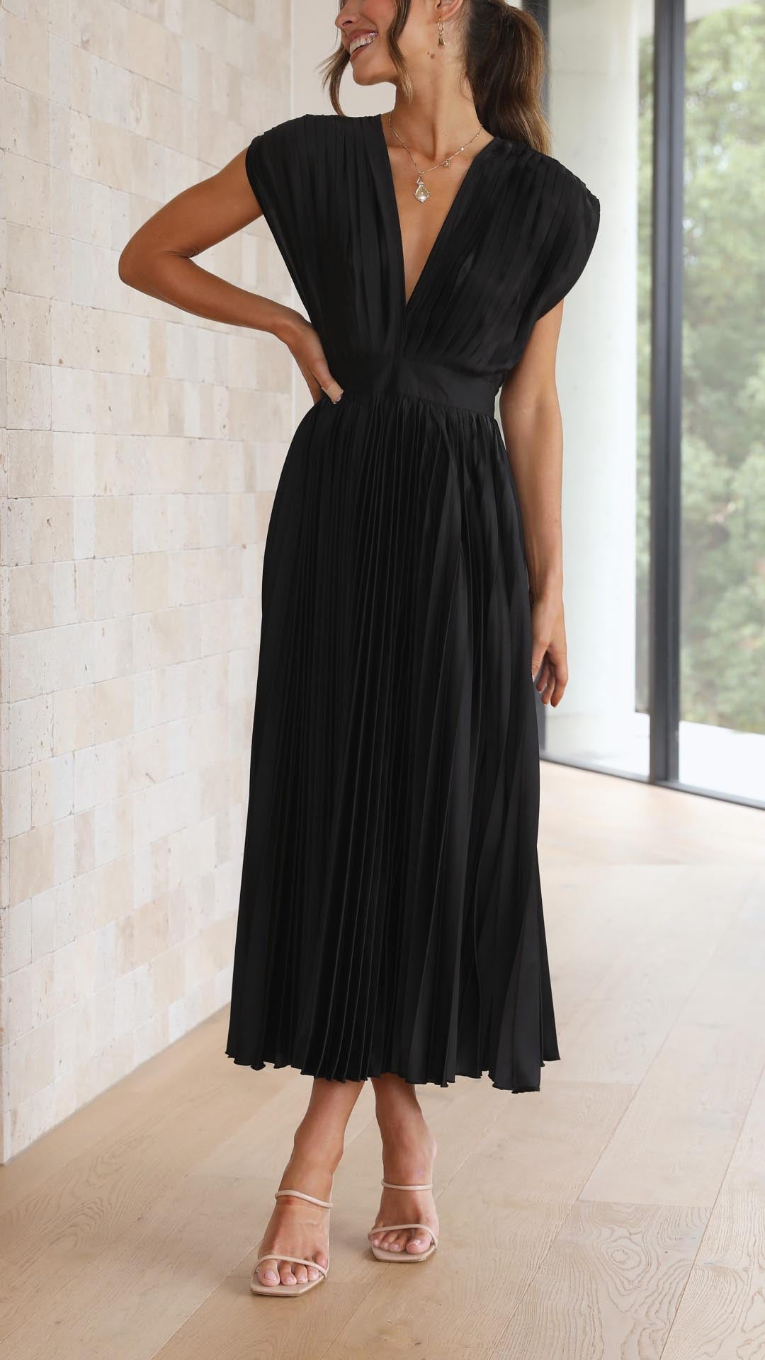 Maria™ | Chic Pleated Maxi Dress