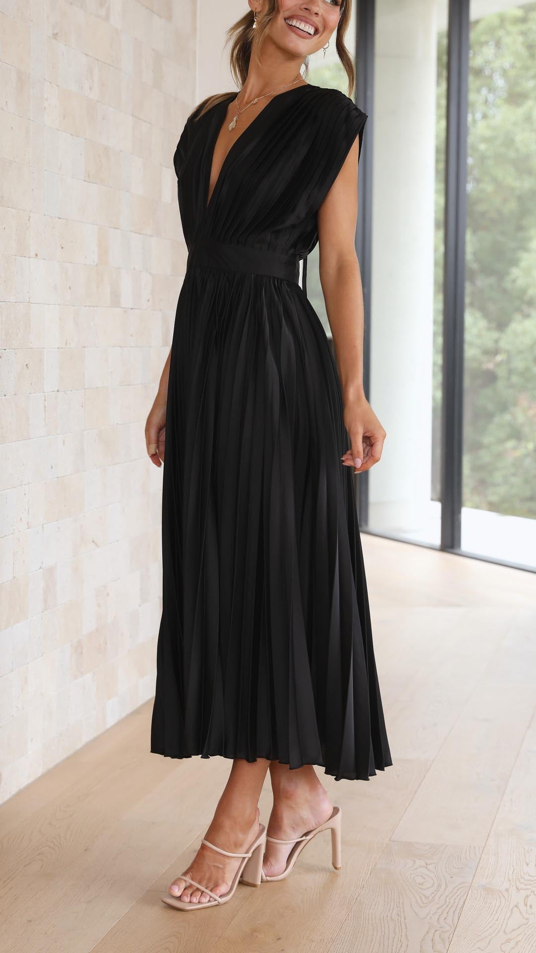 Maria™ | Chic Pleated Maxi Gown