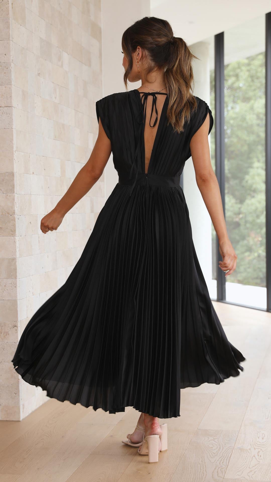 Maria™ | Chic Pleated Maxi Gown
