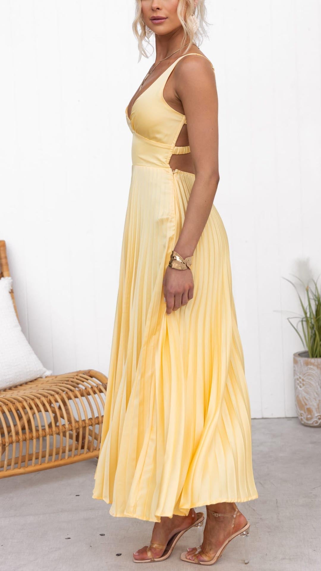 Eileen™ | V-Neck Pleated Maxi Dress